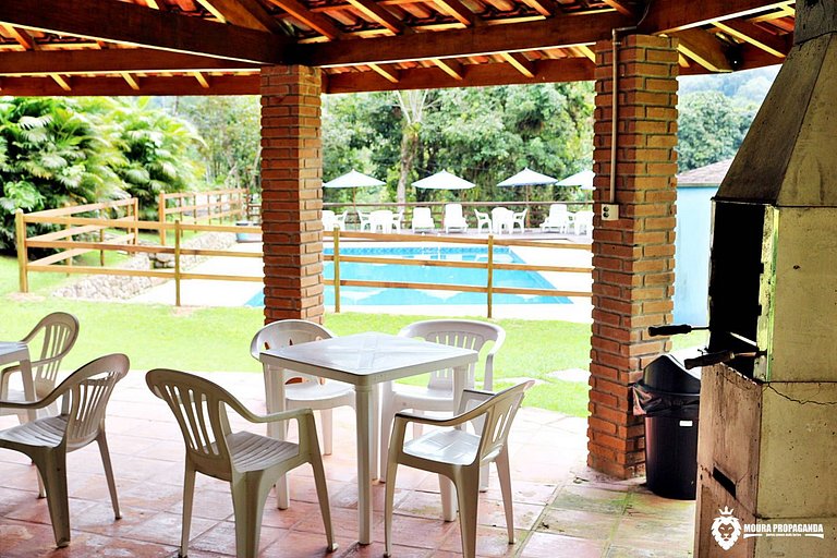 Chalé de 4 Adultos e Cortesia de 2 Crianças